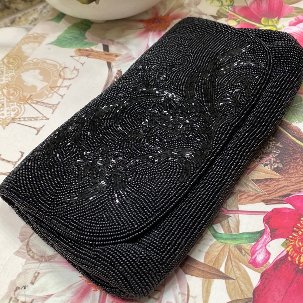 Vintage beautiful black glass bead hand bag with snap closure